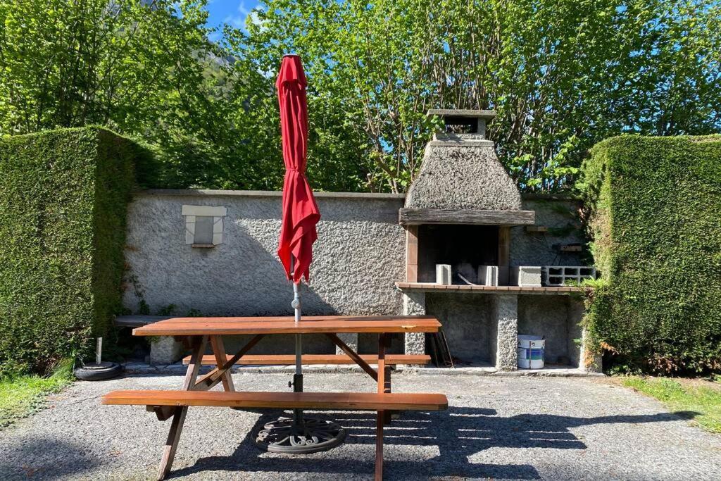 Apartamento T2 ensoleillé. Terrasse, jardin commun, vue, parking. Cauterets Exterior foto