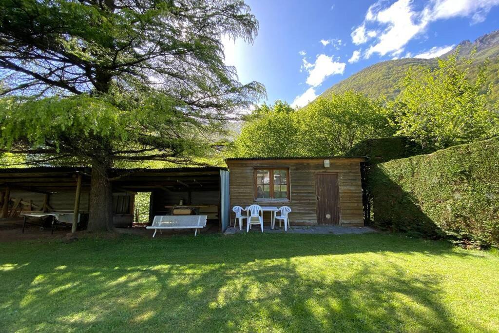 Apartamento T2 ensoleillé. Terrasse, jardin commun, vue, parking. Cauterets Exterior foto