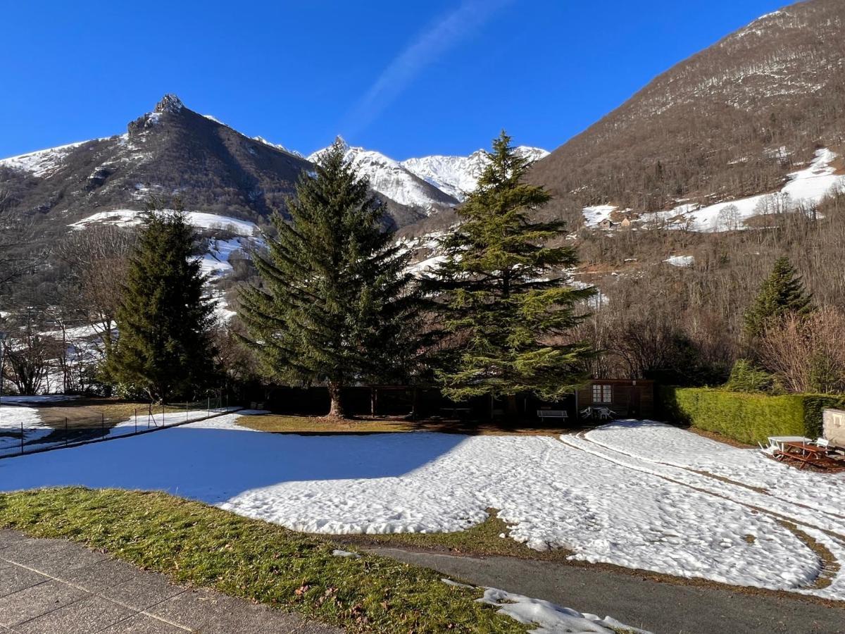 Apartamento T2 ensoleillé. Terrasse, jardin commun, vue, parking. Cauterets Exterior foto